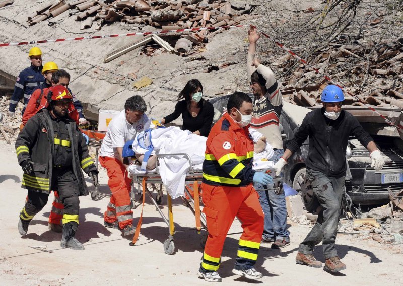 Najmanje 157 poginulih u potresu u Italiji