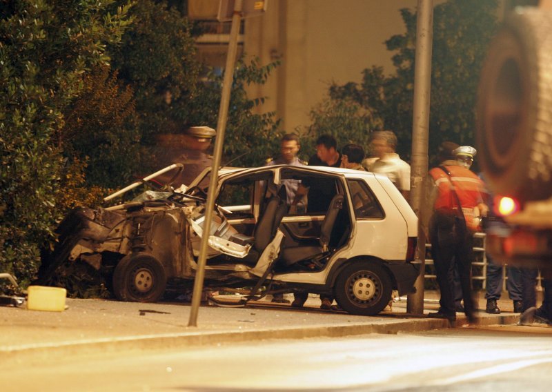Dvije osobe poginule u prometnoj nesreći u Pleternici