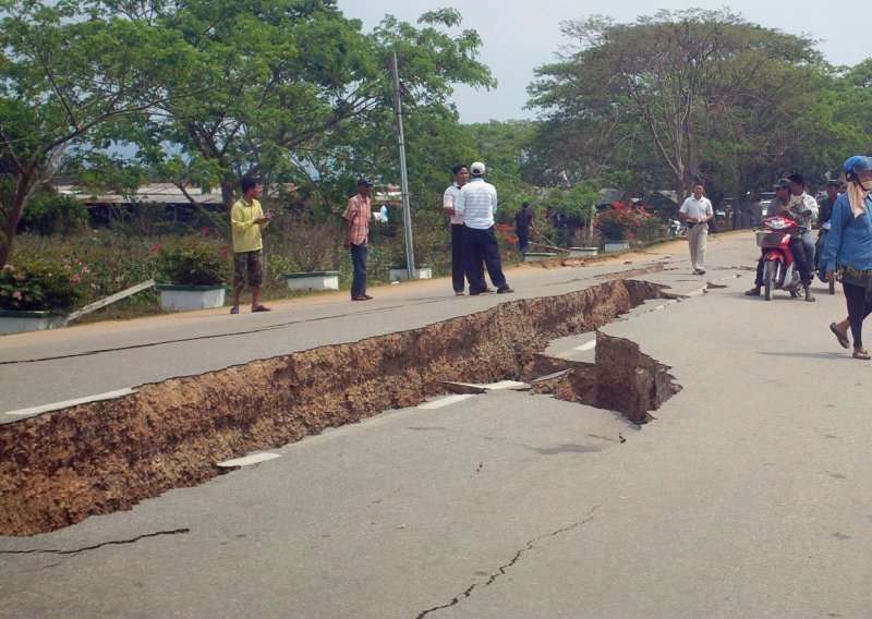 Siloviti potres usmrtio više od 75 ljudi