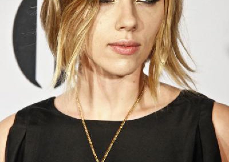 Scarlett Johansson pokazala novu frizuru