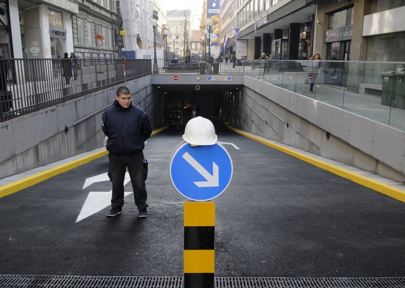 Pogledajte ulaz u Horvatinčićevu garažu