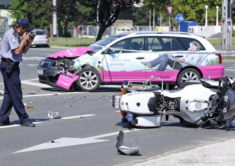 Policajac teško ozlijeđen u sudaru