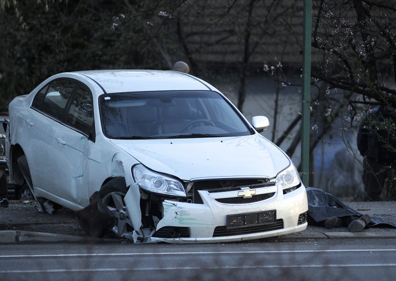 Vozač u šoku nakon nesreće na Trešnjevci