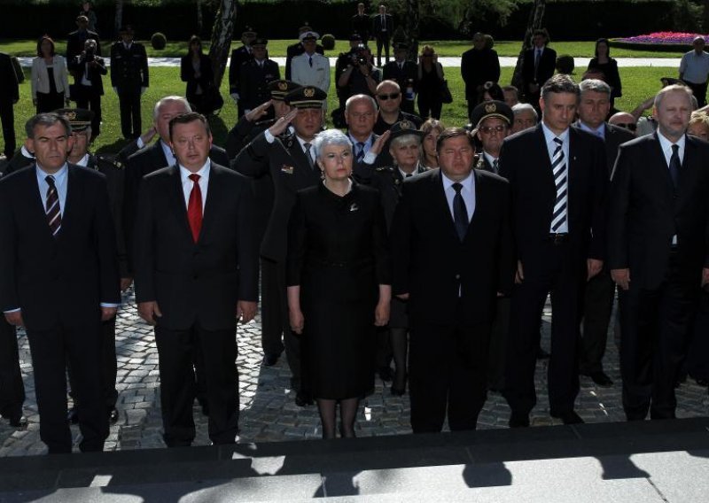 Top state officials lay wreaths at Mirogoj cemetery