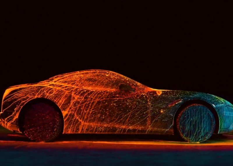 Evo što se dogodi kad Ferrari zalijete UV bojom