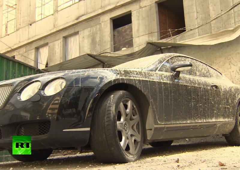 Nemarni radnici slučajno zacementirali skupocjeni Bentley