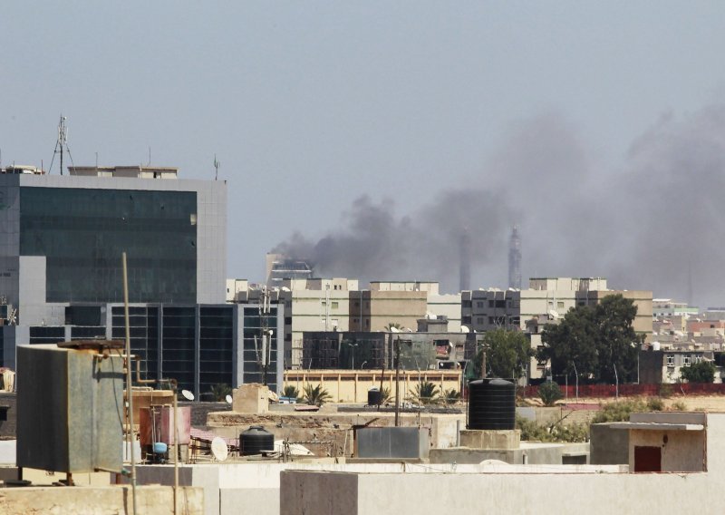 Zračni udari u Libiji, totalna šutnja u UAE-u