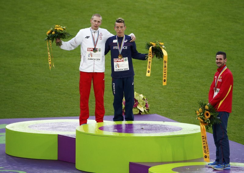 Ružna strana atletike: Skandal na dodjeli medalja!