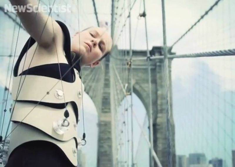 Pogledajte kako ljudska harfa svira Bruklinski most