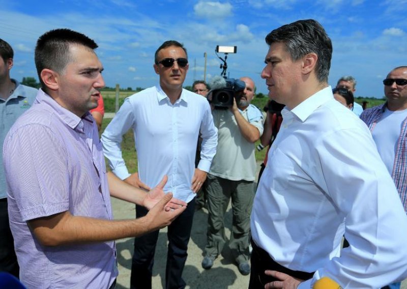'Hm... traktor od 150.000 eura, pa košta k'o A6!'