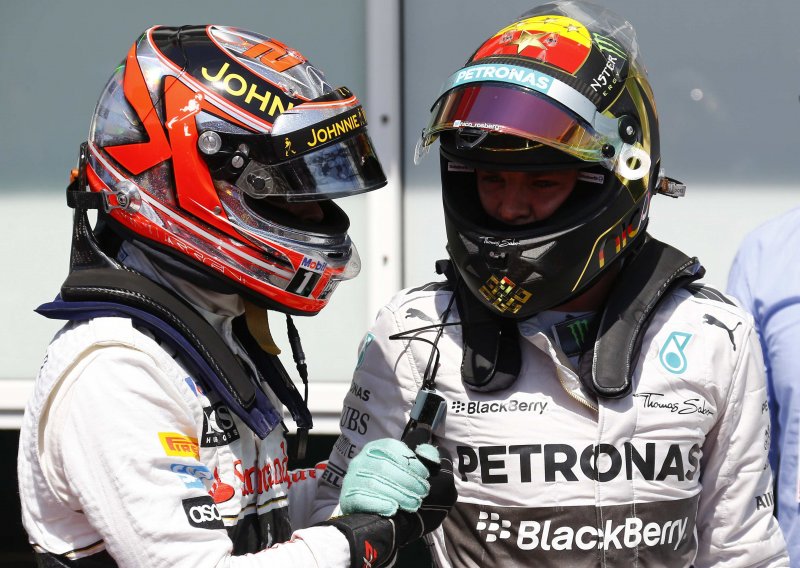 Rosbergu pole-position, veliki peh Hamiltona