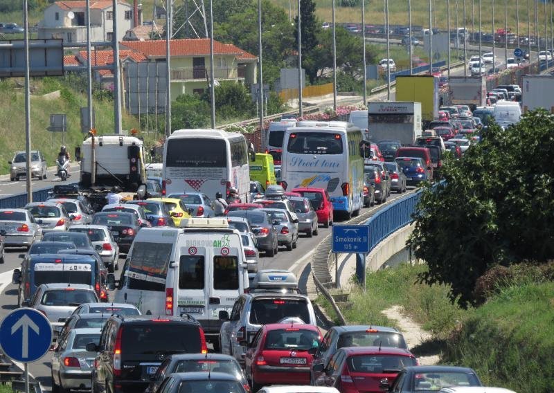 Pojačan promet u svim smjerovima, na A1 kilometarske kolone