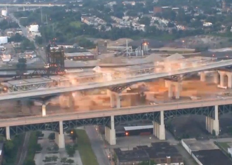 Ovako izgleda rušenje 1.500-metarskog mosta eksplozivom