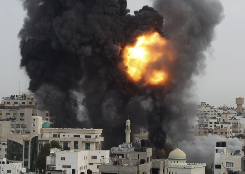 Izrael u invaziji na Gazu gađao ured premijera