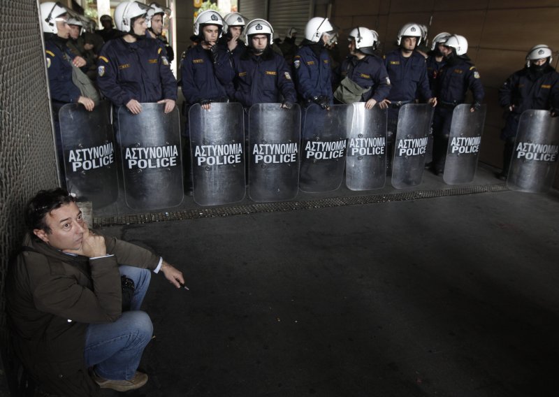 Štrajk u Grčkoj zbog smanjenje plaća od 40 posto