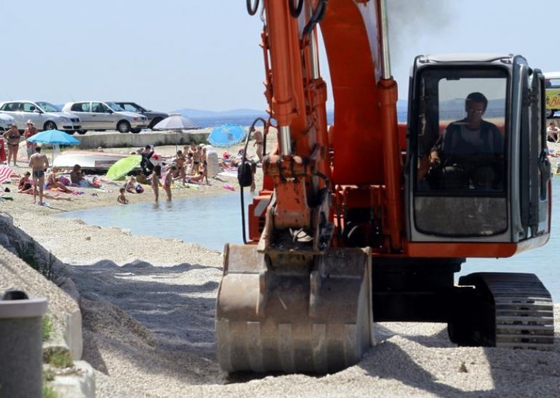 'Nedopustivo je da se kopa na plaži u turističkoj sezoni'