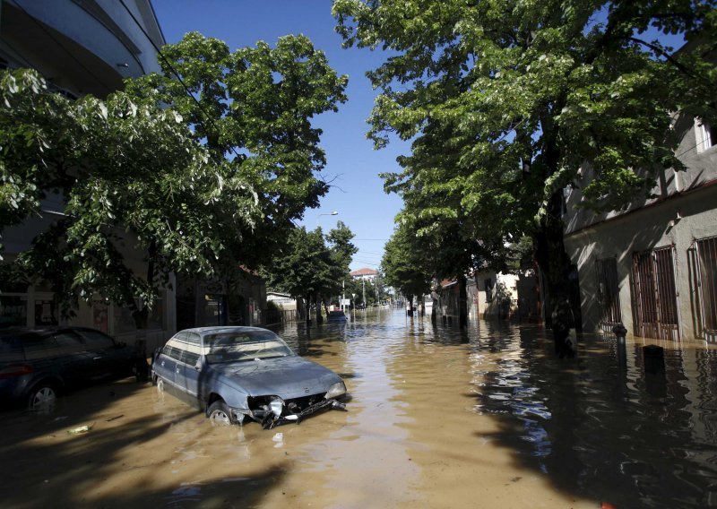 Utopili mu se žena i dijete, a on i dalje spašava ljude