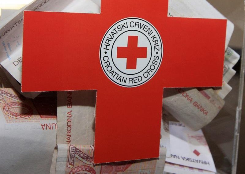 Crveni križ: I dalje pomažite poplavljenima!