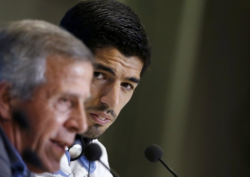Urugvajci zbog kazne Suarezu u 'ratu' s Fifom