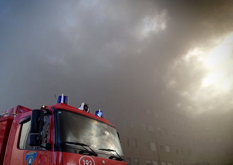 Požar u Malešnici pod nadzorom, nema ozlijeđenih