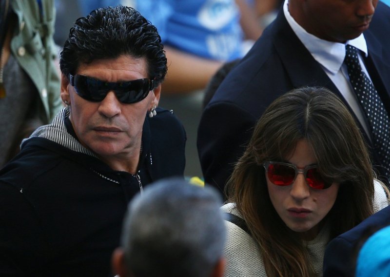 Maradona zbog kazne Suarezu izvrijeđao Fifu
