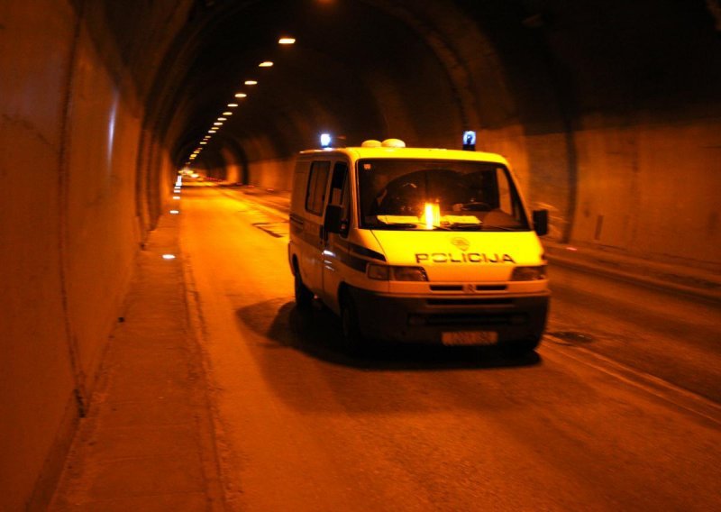 Zatvoren dio A6 zbog nesreće u tunelu Lučice