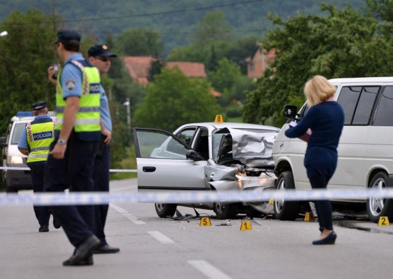 Jedna osoba poginula u nesreći kraj Novog Marofa