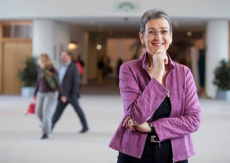 Ulrike Lunacek napadnuta kiselinom na Povorci ponosa u Beču