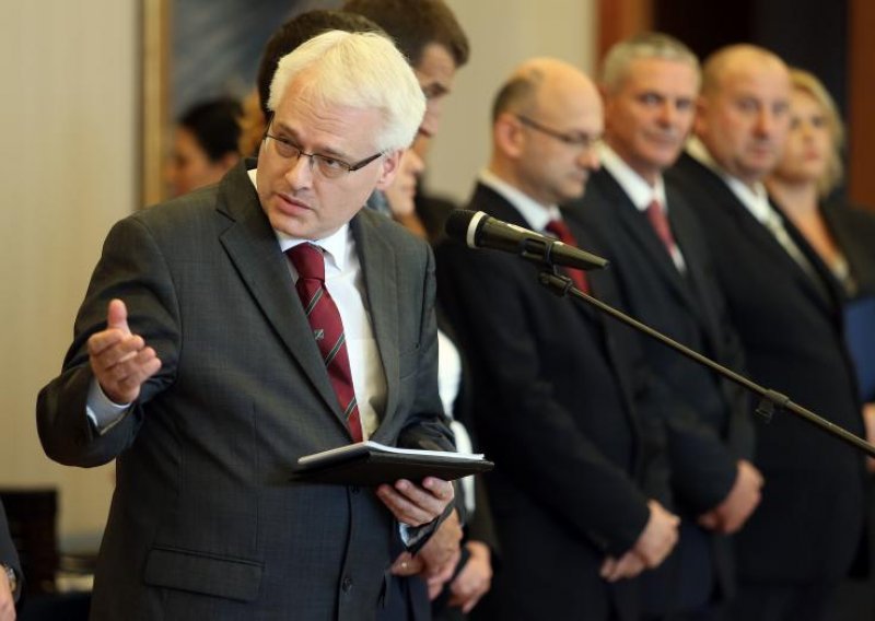 Josipović će 'izdajniku' Sanaderu oduzeti odličja?