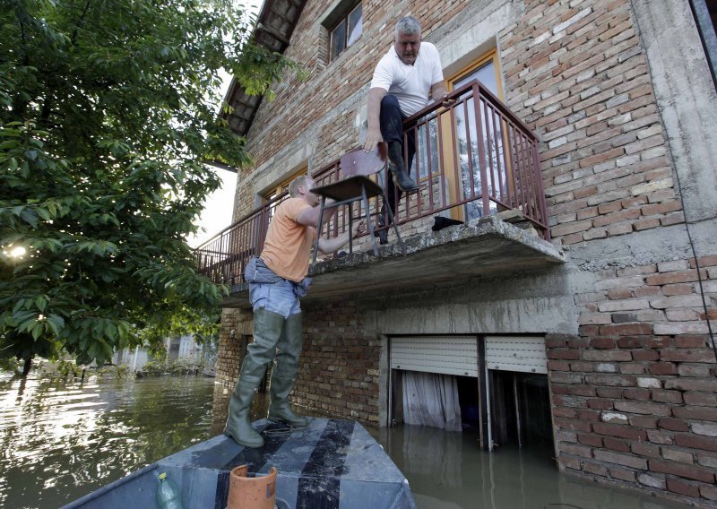 Nakon poplave iz zatvora u Orašju pobjeglo 19 osuđenika