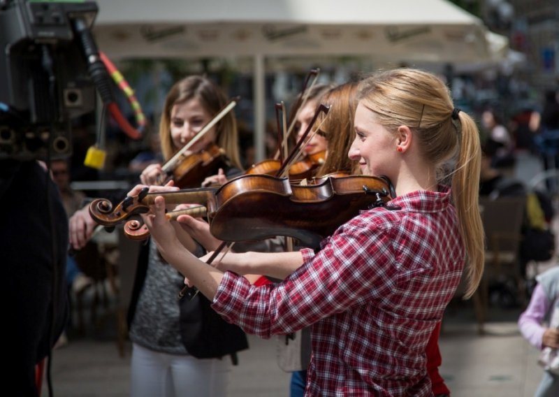 Zagrepčane iznenadio prekrasan glazbeni flash mob