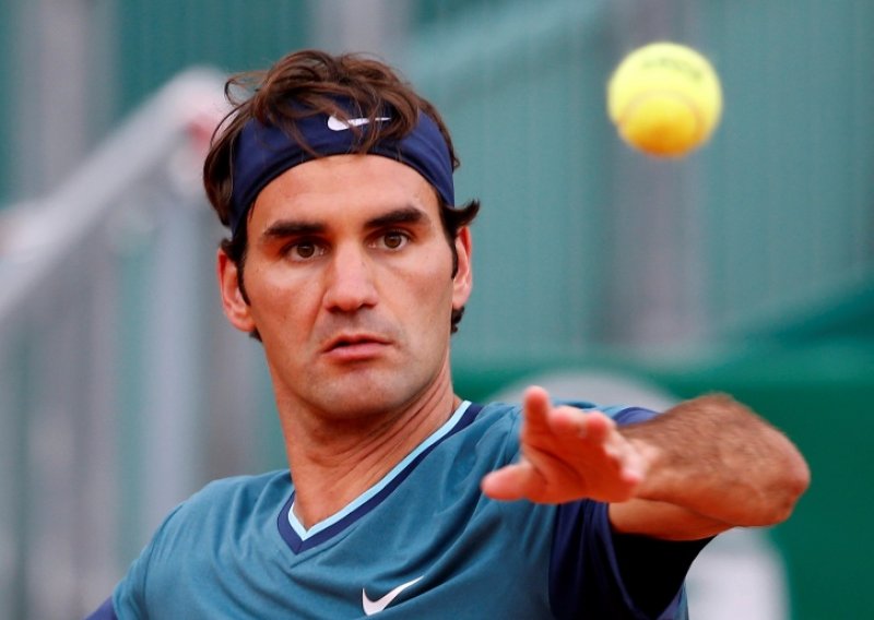 Federer 'pobjegao' iz rodilišta, vraća se tenisu
