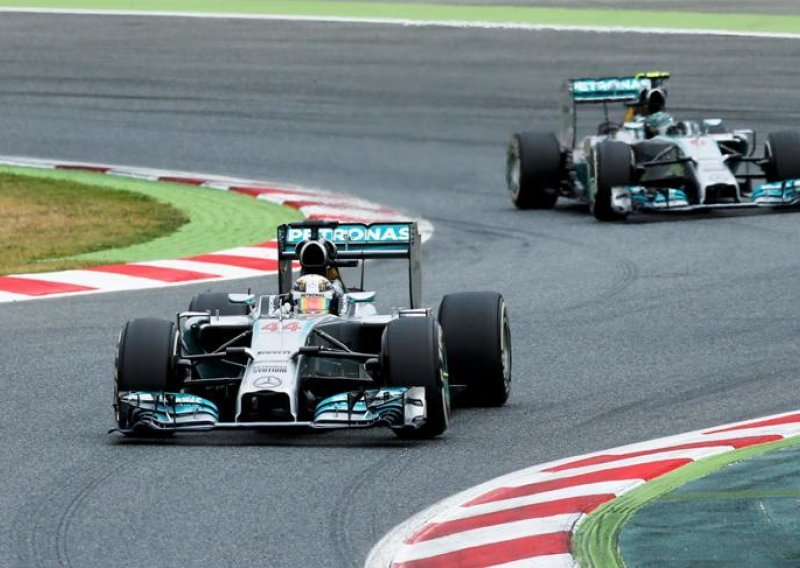 Rosberg: Još jedan krug i prestigao bih Hamiltona!