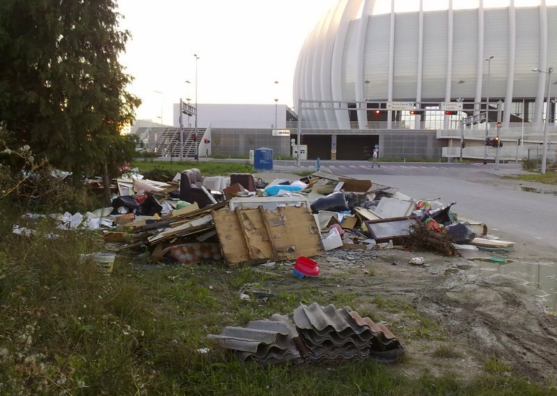 Tko će skupiti smeće ispred Arene Zagreb?