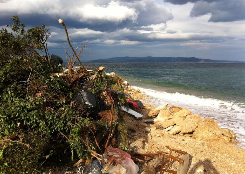 Smeće na plaži 'zapalilo' Makarsku