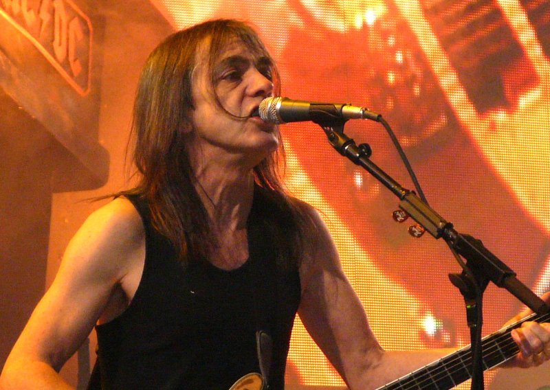 Preminuo legendarnih osnivač i gitarist grupe AC/DC