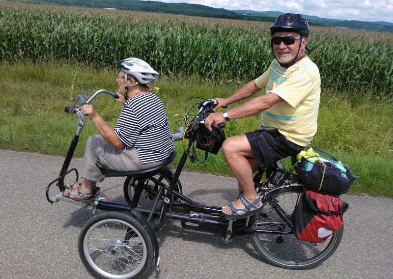 Naramak brzopoteznih i pedalinska oda hmelju