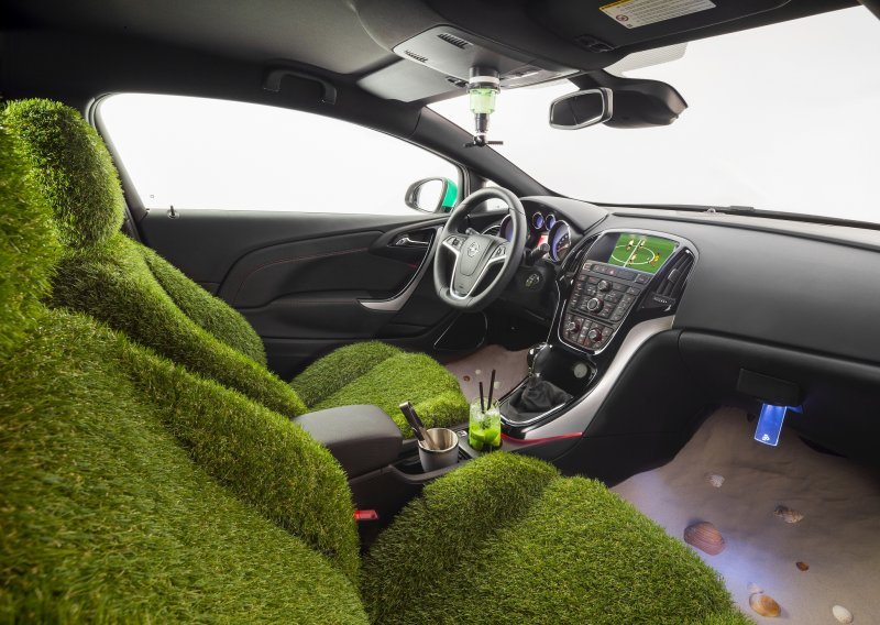 Ovo je Opel Astra s prvoaprilskom opremom