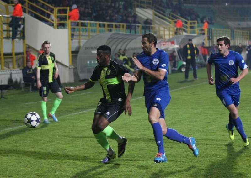 Trijumf Zadra u Puli, Istra u krizi uoči utakmice godine