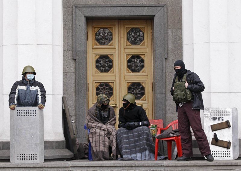 Janukovič pobjegao, prosvjednici drže rezidenciju