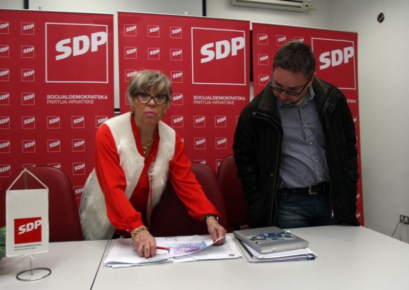 Bombu u dvorište SDP-ovki bacio susjed