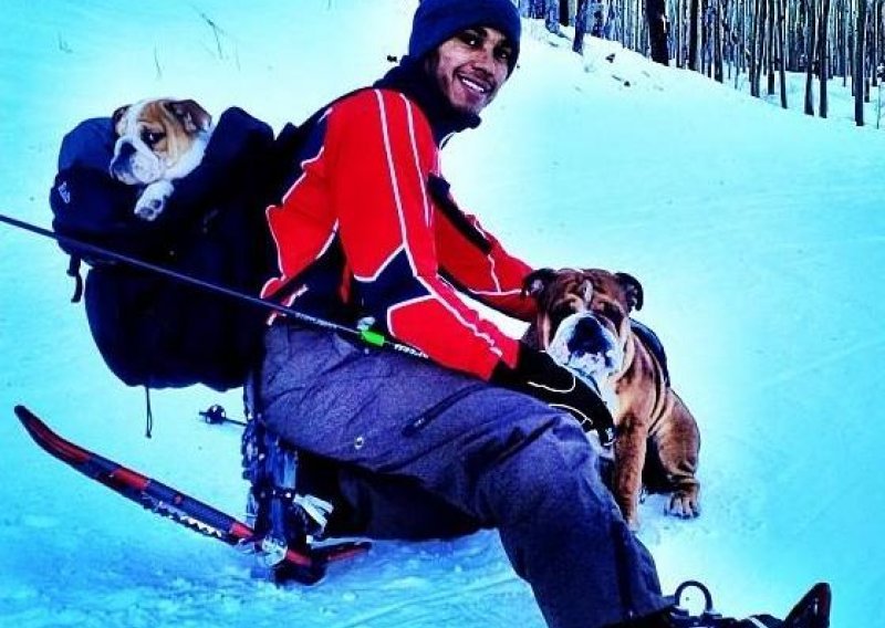 Hamilton izazvao bijes hvalisavim skijaškim fotkama!