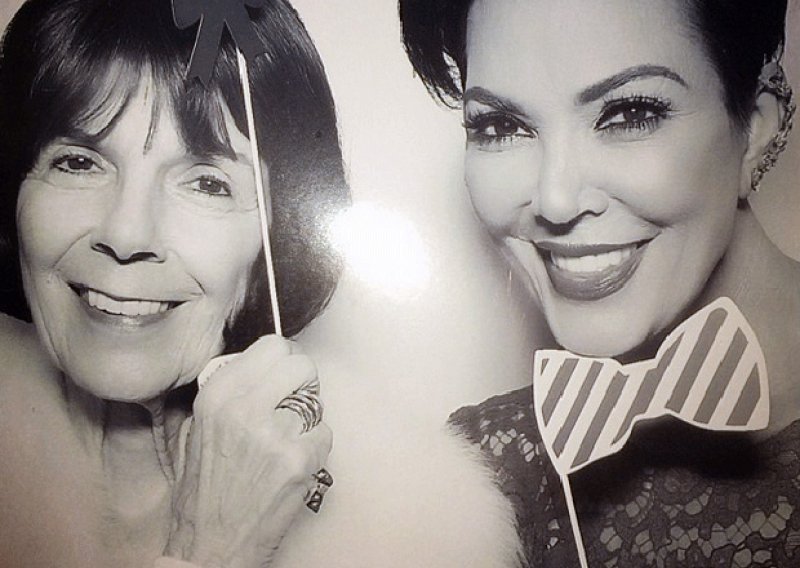 Mama Kris izgleda mlađahno kao sestre Kardashian
