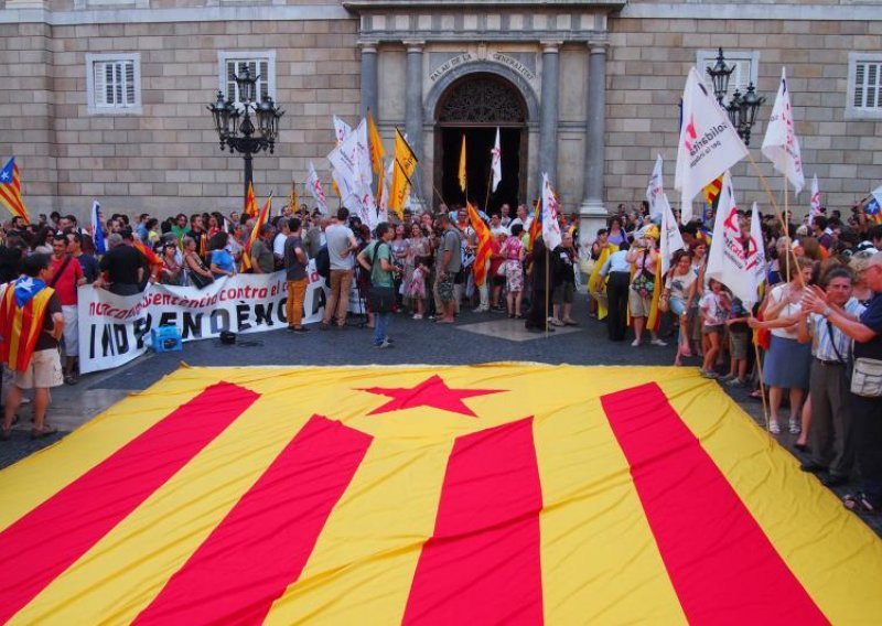 El clasico: Katalonska zastava u režiji 98 tisuća navijača
