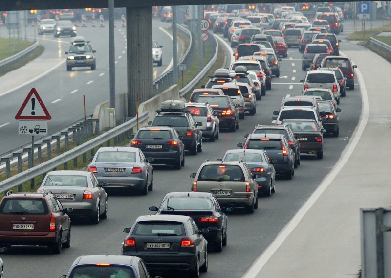 Promet oslabio, a na Bajakovu se još čeka u koloni