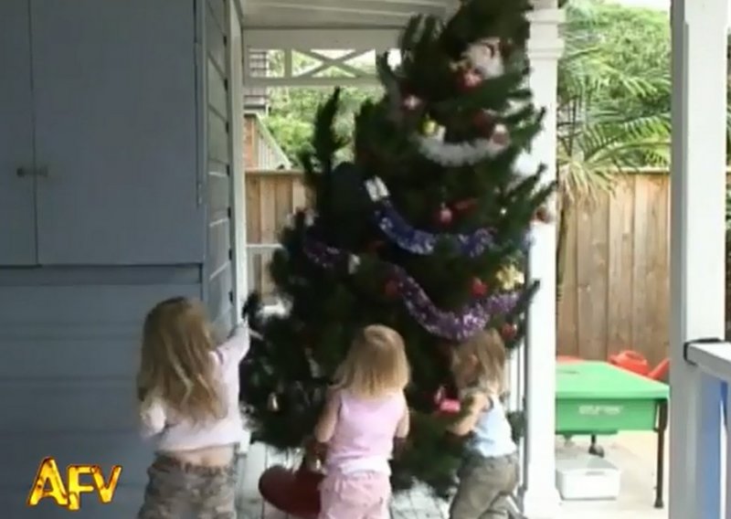 Ne želite da vam se ovo dogodi s božićnim drvcem