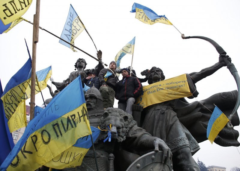 Ukrajinci opet na ulicama, McCain podržao oporbu