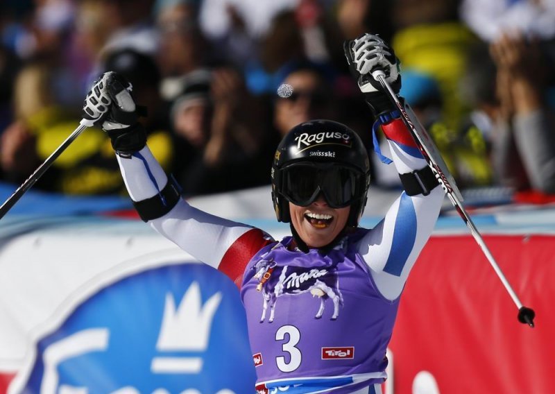 Lara Gut najbrža na otvaranju skijaške sezone