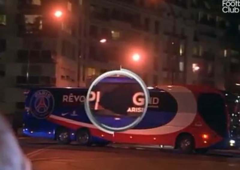 Igrači PSG-a i Lyona uoči derbija preživjeli kamenovanje