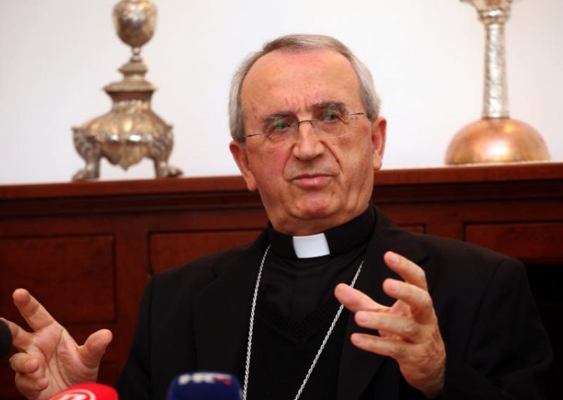 Nadbiskup Puljić zadarskim ravnateljima održao lekciju o 'dženderizmu'